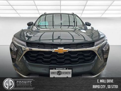 Used 2025 Chevrolet Trax LT w/ LT Convenience Package FWD image 8
