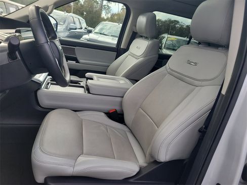 Used 2025 Ford Expedition Platinum image 20