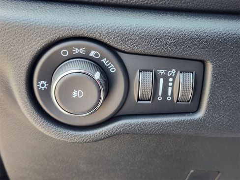 New 2025 Chrysler Pacifica Select w/ Fav Edition Package image 17