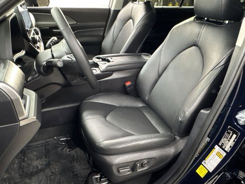 Used 2026 Toyota Grand Highlander XLE image 4