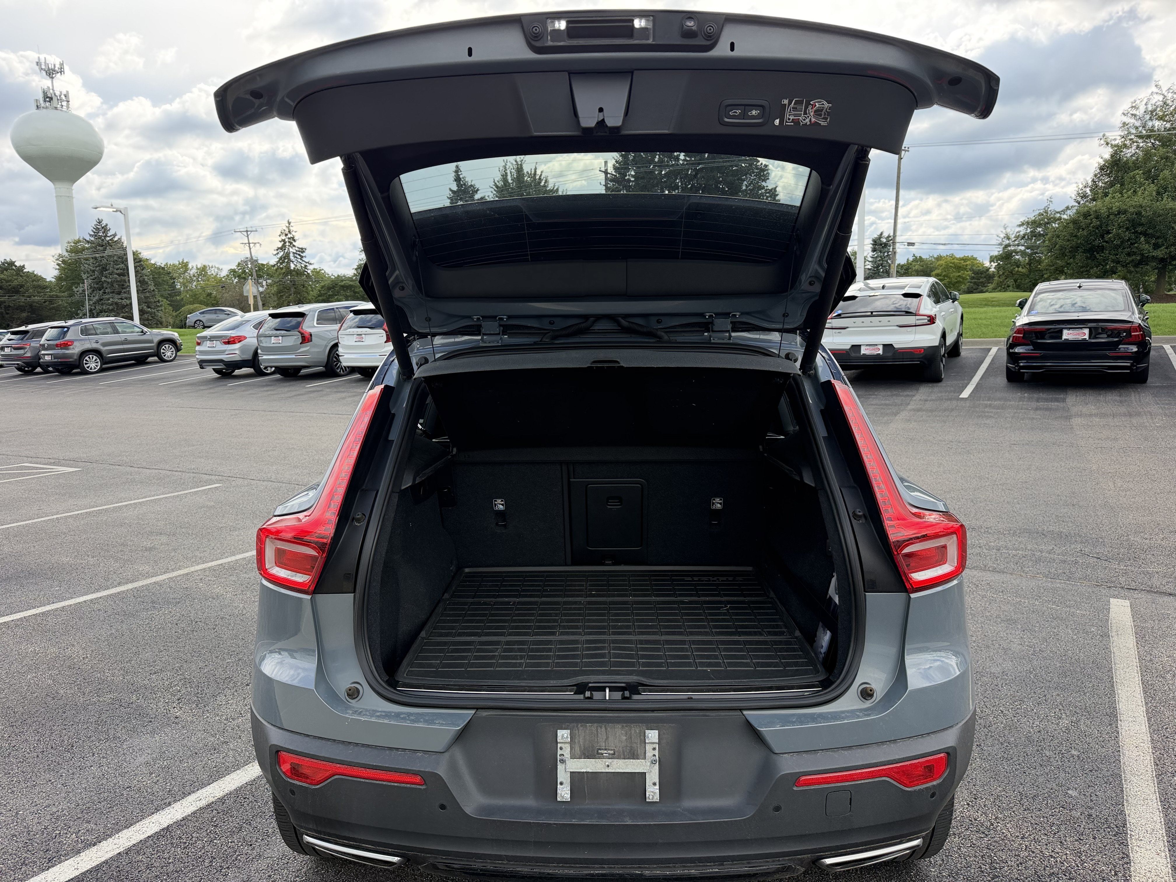 Used 2020 Volvo XC40 T5 R-Design AWD/4WD image 11