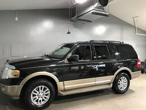 Used 2013 Ford Expedition XLT RWD image 7