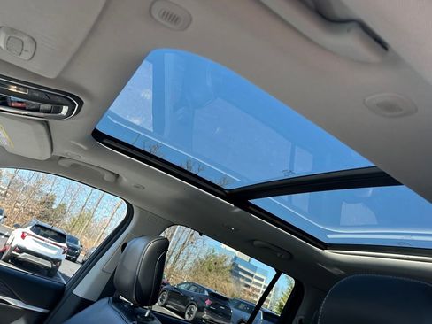 Certified 2022 Jeep Grand Cherokee L Limited w/ Luxury Tech Group II image 25