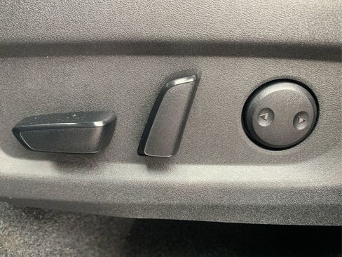 Certified 2025 Nissan Murano SV image 37