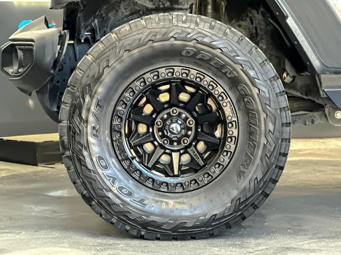 Used 2023 Jeep Wrangler Unlimited w/ Cold Weather Group AWD/4WD image 25
