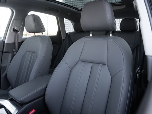 Certified 2025 Audi Q5 Premium w/ Convenience Package image 23