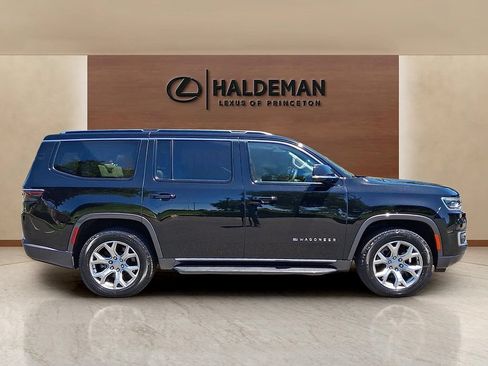 Used 2022 Jeep Wagoneer Series I w/ Premium Group I AWD/4WD image 7