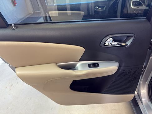 Used 2015 Dodge Journey SXT w/ Flexible Seating Group image 27