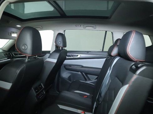 Used 2025 Volkswagen Atlas Peak Edition SE image 17