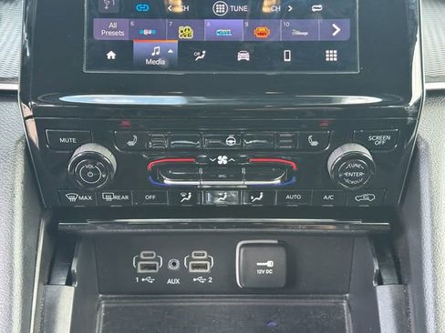 Used 2025 Jeep Grand Cherokee Altitude image 17