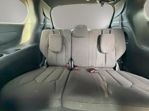 Used 2019 Chrysler Pacifica Touring Plus w/ S Appearance Package FWD image 19
