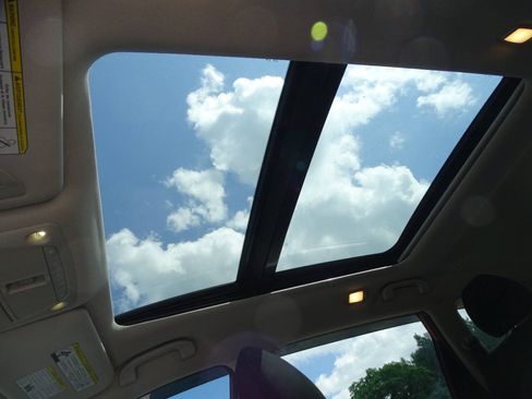 Used 2015 Nissan Rogue AWD w/ SV Moonroof Package image 12