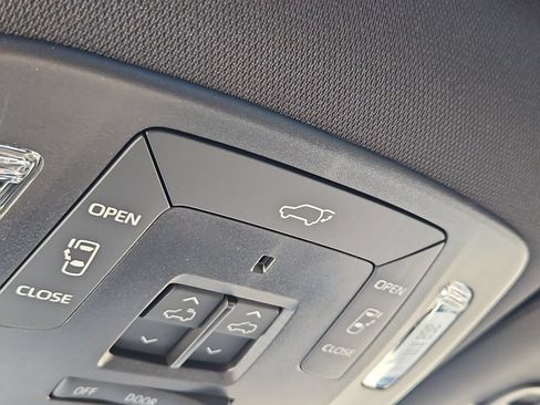 New 2026 Toyota Sienna Platinum AWD/4WD image 15