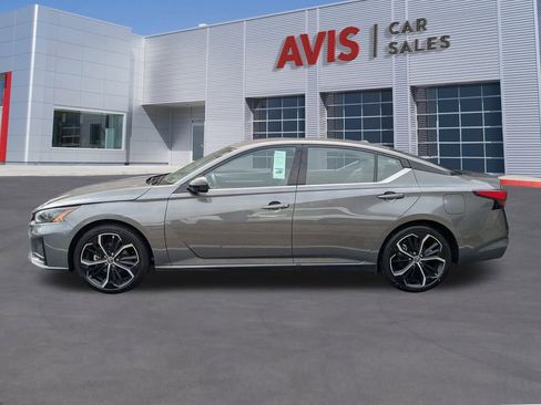 Used 2025 Nissan Altima 2.5 SR image 8