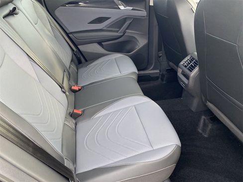 New 2025 Volkswagen Tiguan SE image 9