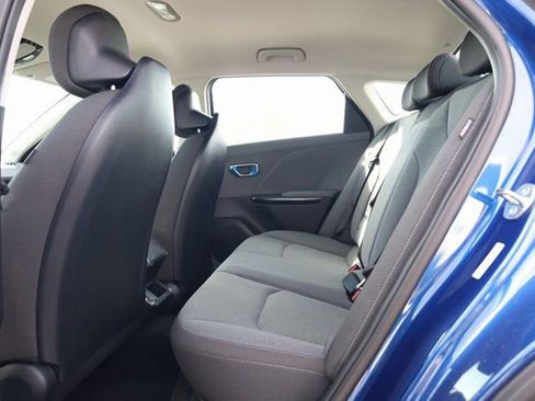 New 2025 Kia K4 LXS FWD image 25