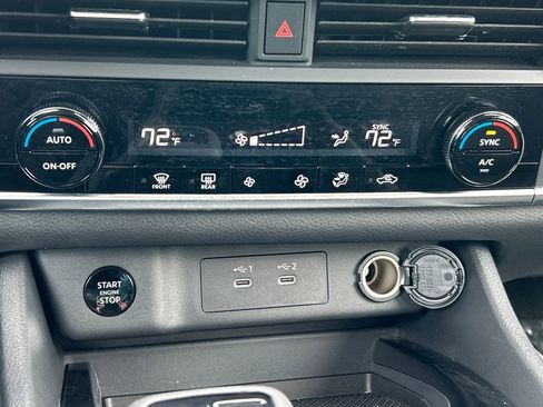 Used 2025 Nissan Rogue SV image 15