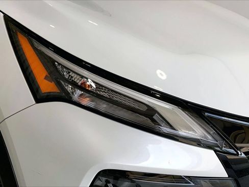 Used 2025 Nissan Rogue SV AWD/4WD image 28