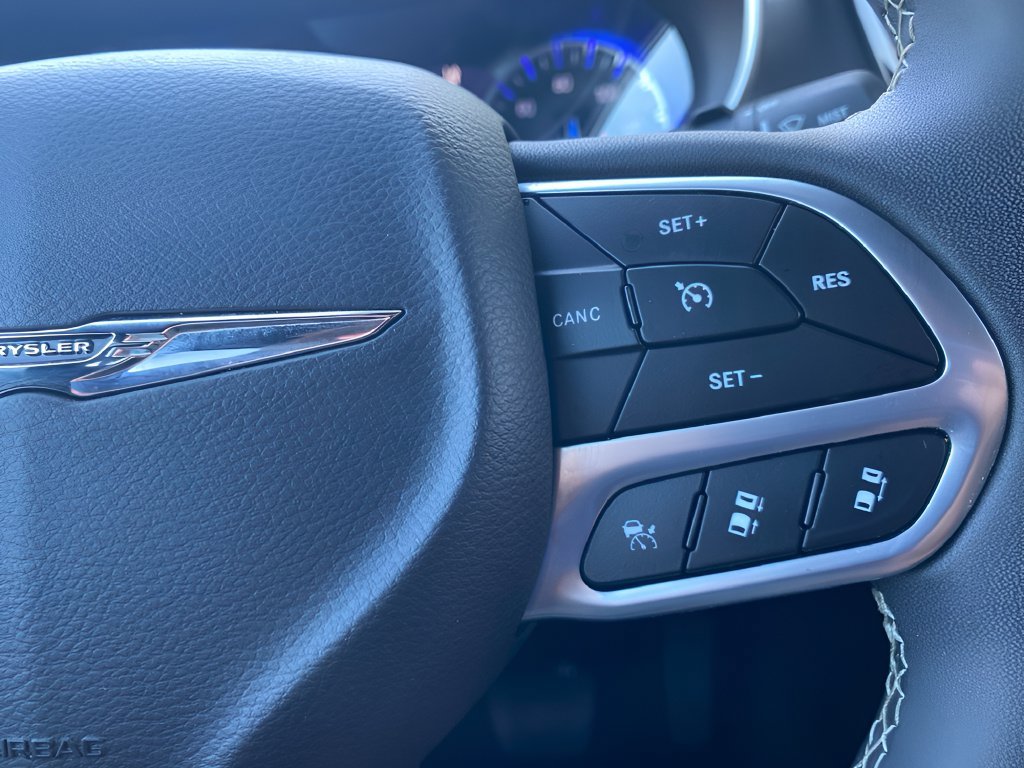 Used 2026 Chrysler Pacifica Select FWD image 23
