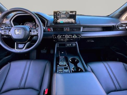 Used 2025 Honda Pilot TrailSport image 8
