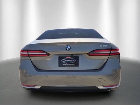 Used 2027 BMW 530i w/ Premium Package RWD image 6