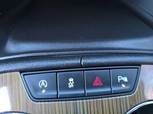 Used 2023 GMC Acadia SLE FWD image 27