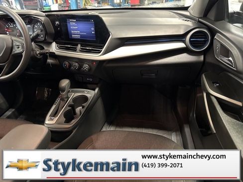 Used 2024 Chevrolet Trax LS w/ LS Convenience Package image 16