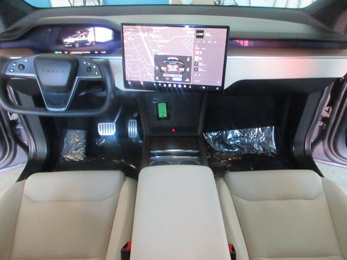 Used 2023 Tesla Model X AWD/4WD image 18