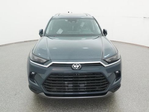 New 2026 Toyota Grand Highlander Platinum image 2