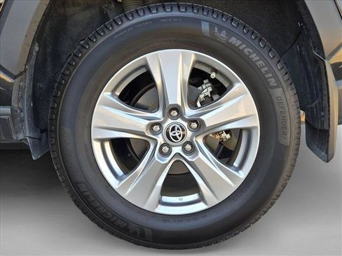Used 2024 Toyota RAV4 XLE w/ Convenience Package FWD image 25