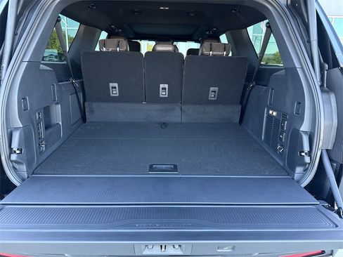 Used 2025 Ford Expedition Max King Ranch image 19