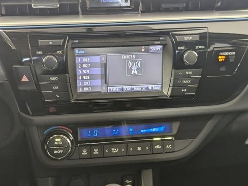 Used 2015 Toyota Corolla S FWD image 18