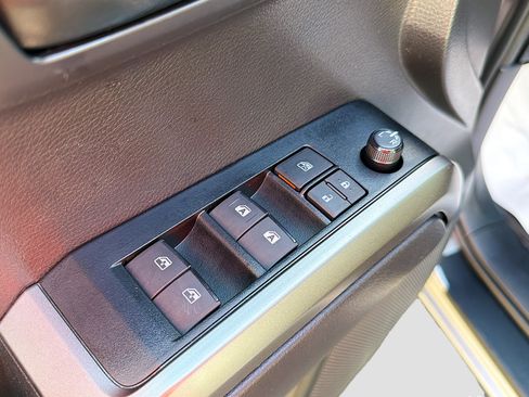 Certified 2023 Toyota Tacoma SR5 AWD/4WD image 7