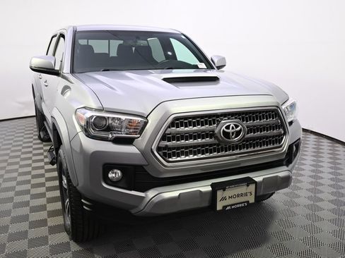 Used 2017 Toyota Tacoma TRD Sport w/ Tow Package (A/T) AWD/4WD image 9