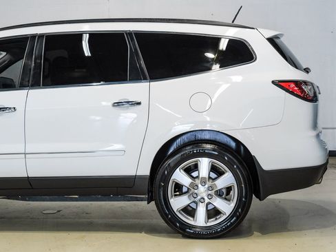 Used 2017 Chevrolet Traverse Premier FWD image 18