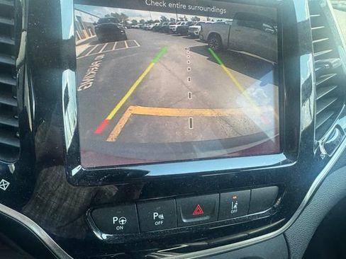 Used 2019 Jeep Cherokee Limited w/ Technology Group AWD/4WD image 10