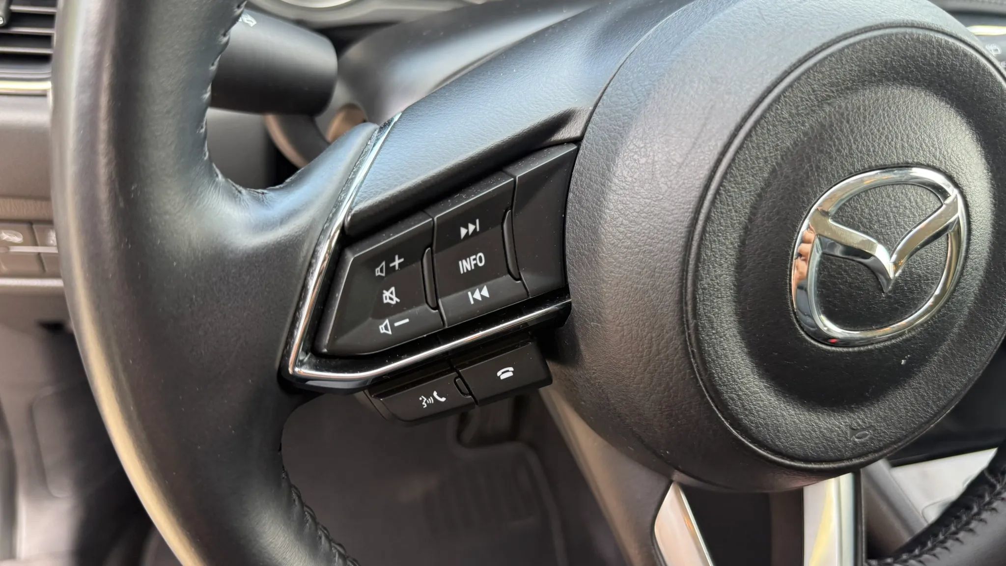 Used 2025 MAZDA CX-5 AWD 2.5 S w/ Select Package image 19