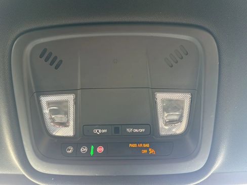 Used 2022 Chevrolet Traverse LS AWD/4WD image 21