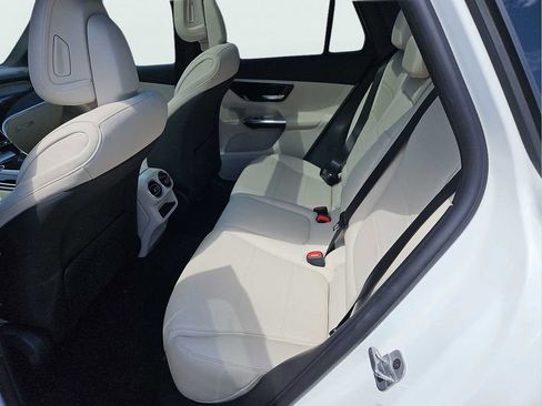 Used 2025 Mercedes-Benz GLC 300 4MATIC image 31