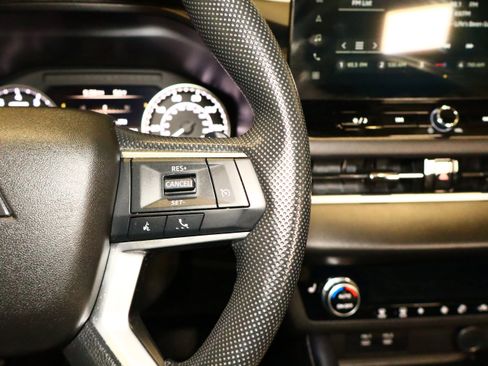 Used 2025 Mitsubishi Outlander ES image 12