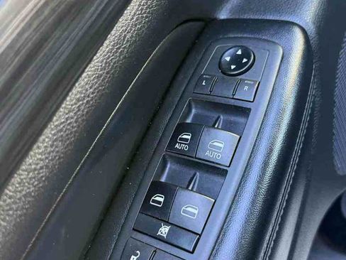 Used 2019 Jeep Grand Cherokee Altitude image 23