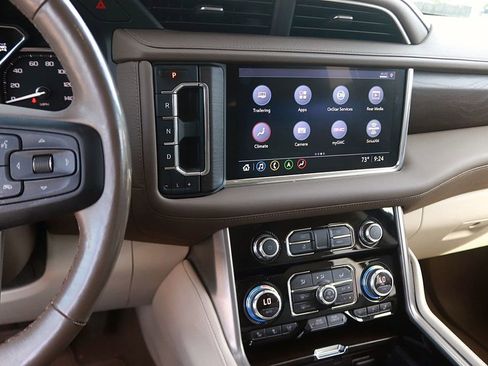 Used 2021 GMC Yukon XL Denali w/ Denali Premium Package AWD/4WD image 25