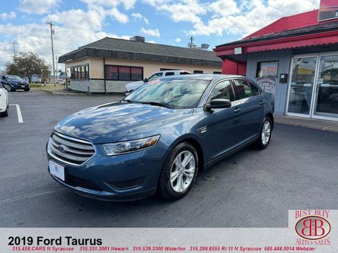 Used 2019 Ford Taurus SE FWD image 3