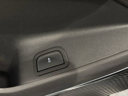 Used 2025 GMC Acadia Elevation w/ Elevation Premium Package image 24