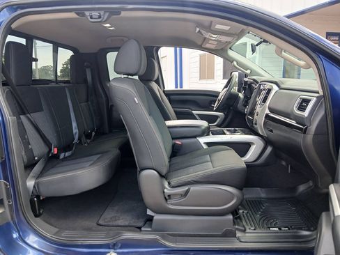 Used 2017 Nissan Titan SV RWD image 6