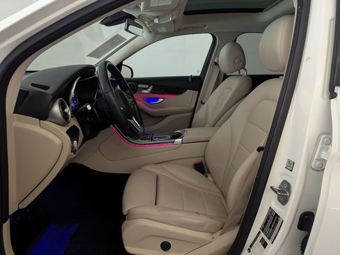 Used 2021 Mercedes-Benz GLC 300 image 4