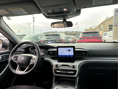 Used 2023 Ford Explorer XLT image 28