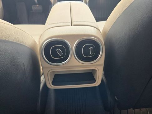 Used 2025 Mercedes-Benz C 300 Sedan image 19