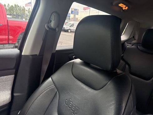 Used 2022 Jeep Compass Latitude AWD/4WD image 16