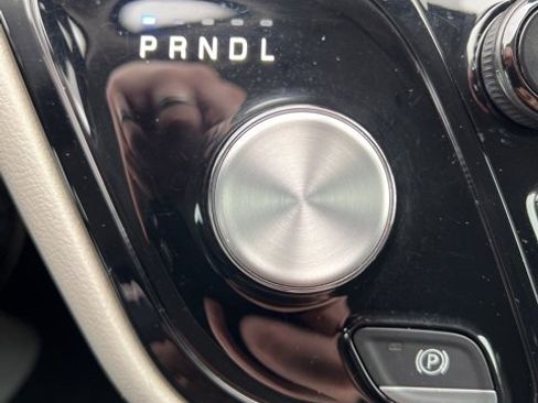 Certified 2022 Chrysler Pacifica Touring-L image 29